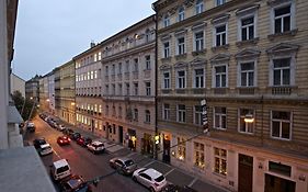 Holec Apartments